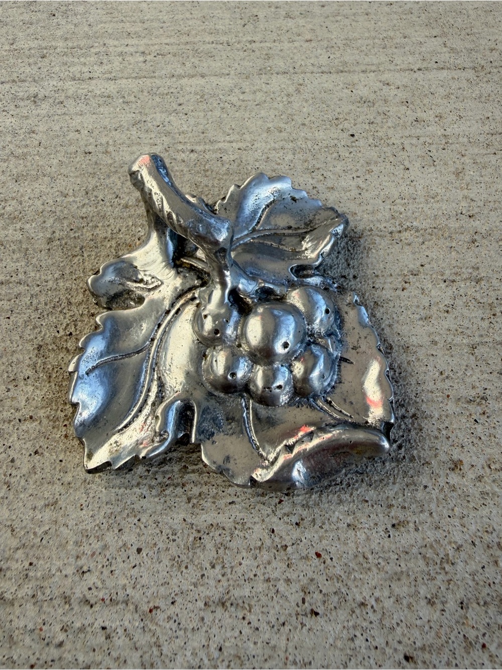 Authentic Arthur Court grape leaf trinket dish from the iconic Vineyard Collecti